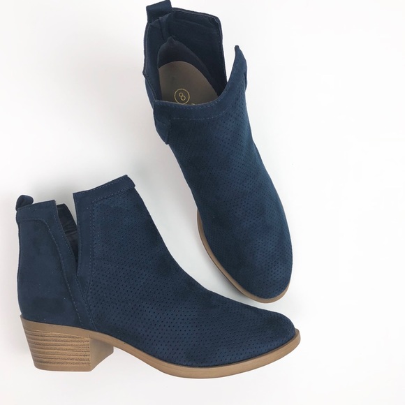 Shoes - Navy Pull On Bootie , size 8